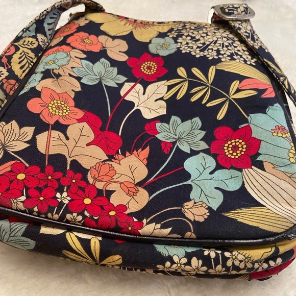 Vera Bradley retired print crossbody bag in EUC. - Picture 3 of 8